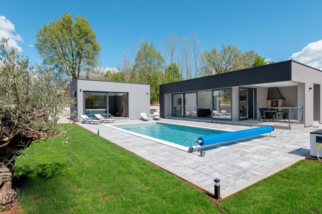 Green Luxury II With Heated Pool, Jacuzzi & Sauna Ruzici  외부 사진
