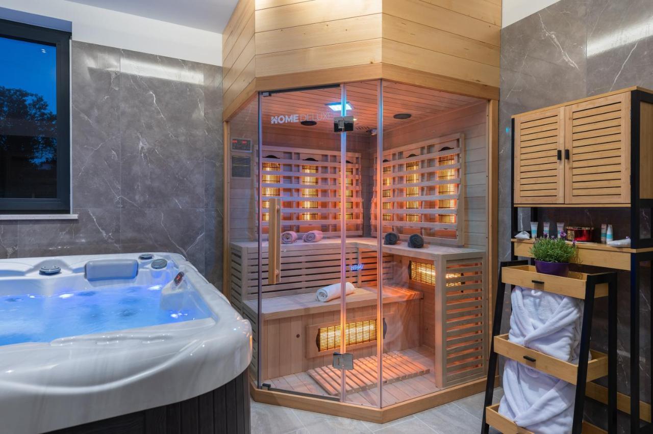 Green Luxury II With Heated Pool, Jacuzzi & Sauna Ruzici  외부 사진