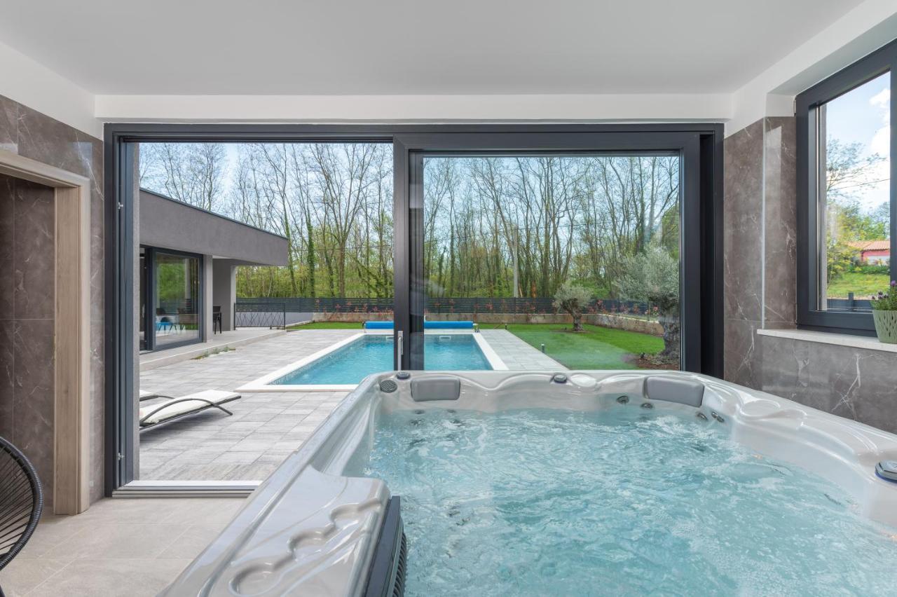 Green Luxury II With Heated Pool, Jacuzzi & Sauna Ruzici  외부 사진