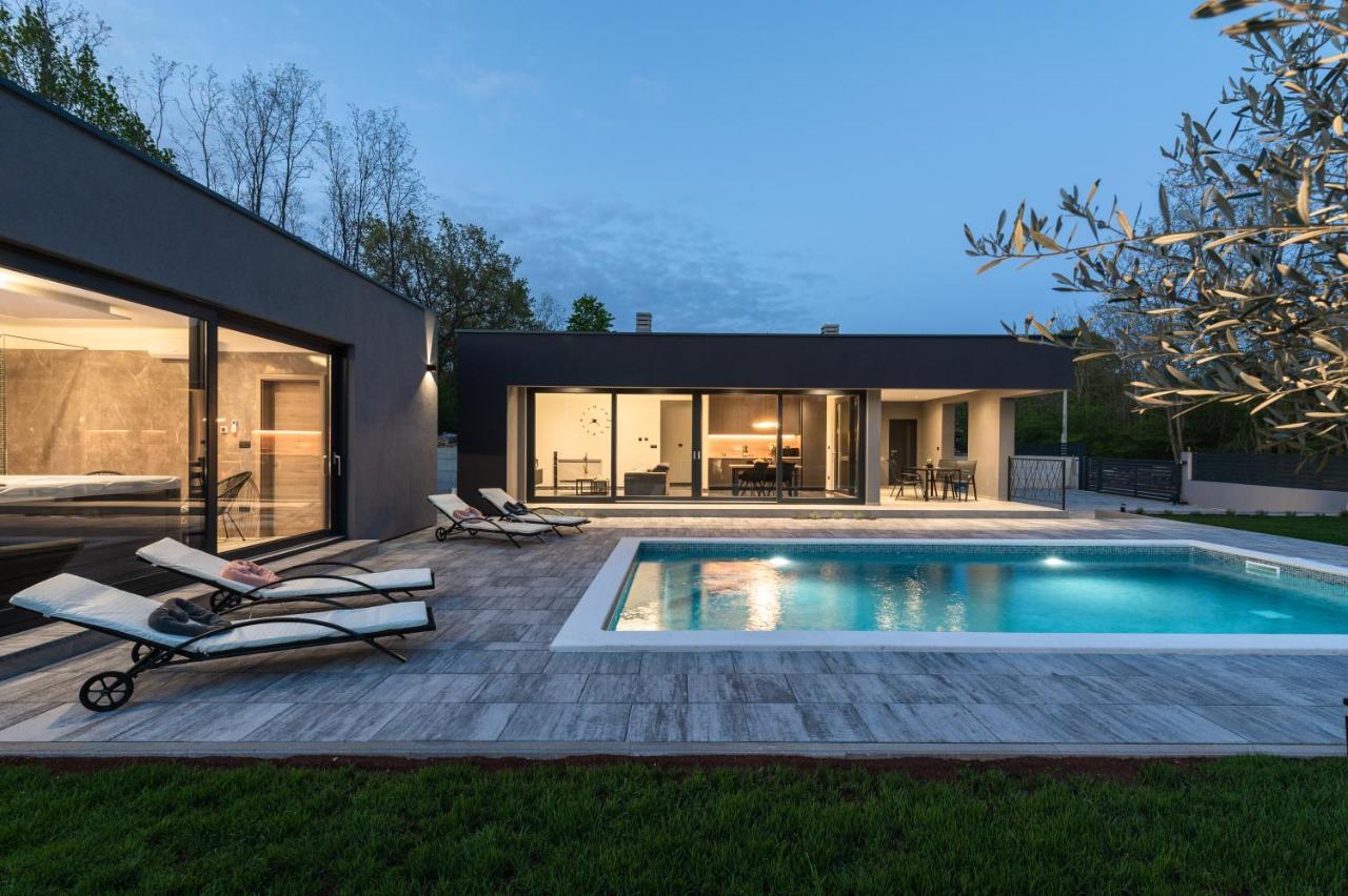Green Luxury II With Heated Pool, Jacuzzi & Sauna Ruzici  외부 사진