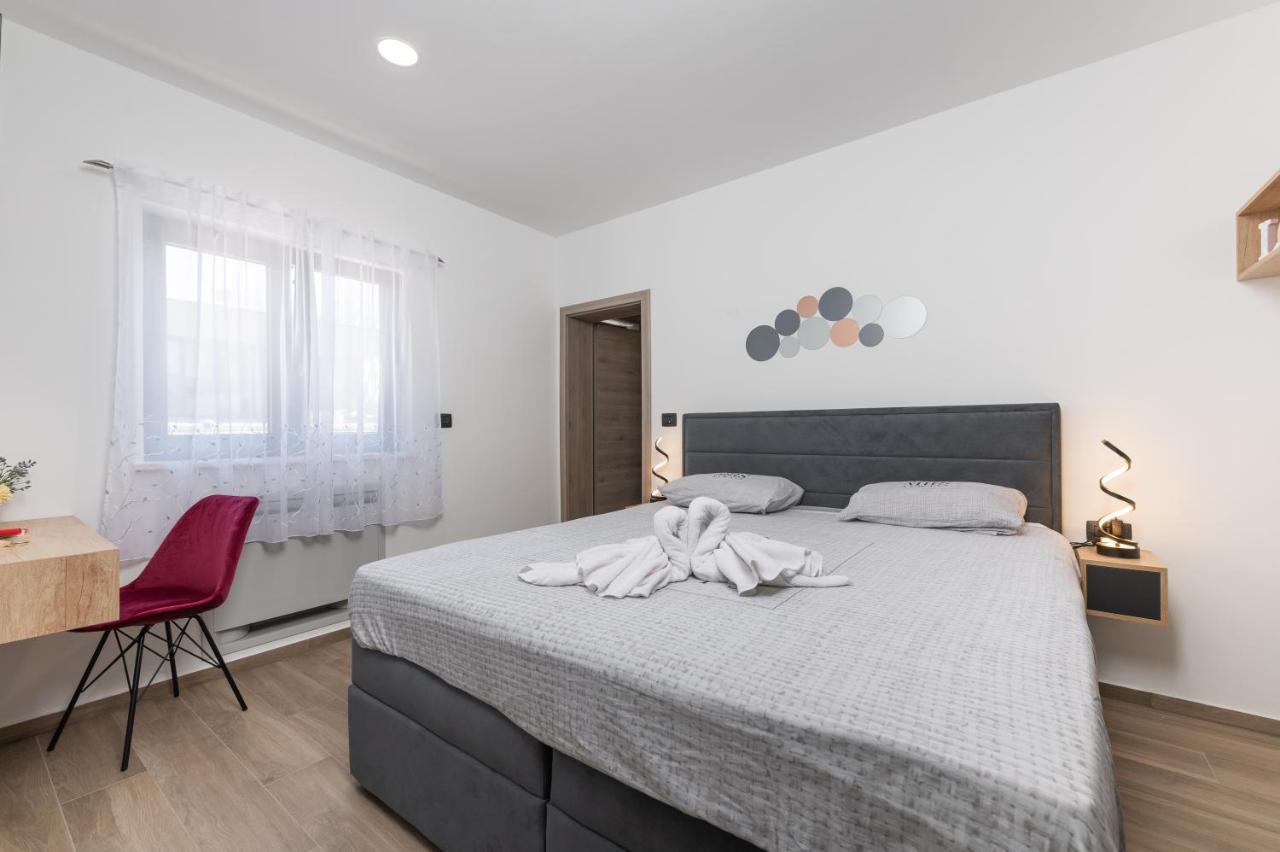 Green Luxury II With Heated Pool, Jacuzzi & Sauna Ruzici  외부 사진