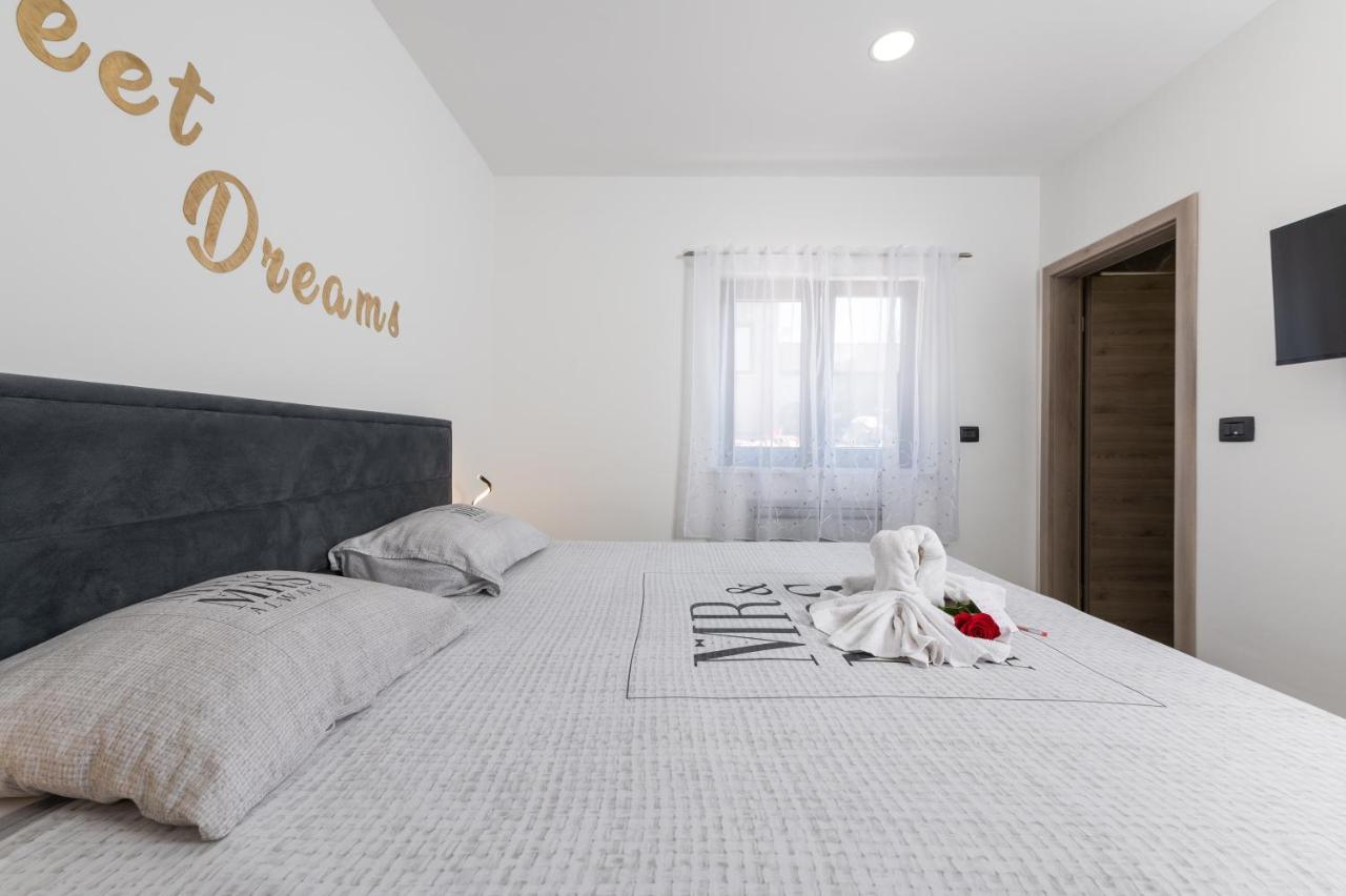 Green Luxury II With Heated Pool, Jacuzzi & Sauna Ruzici  외부 사진